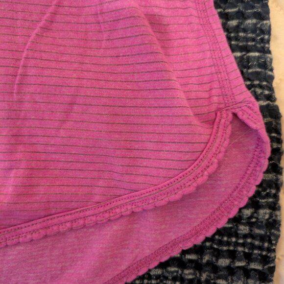 Lululemon 105F seriously light purple singlet size 10 guc - Picture 6 of 8